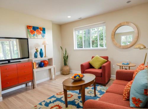Hollywood Living 3 to 5 BR Townhomes with Free Parking