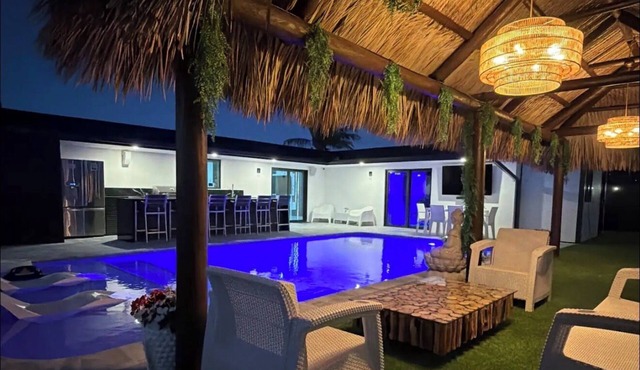 Hollywood- Private Pool Tiki hut. Modern place - 6 sleeps