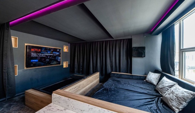 Hollywood Suite Sasco Apartments