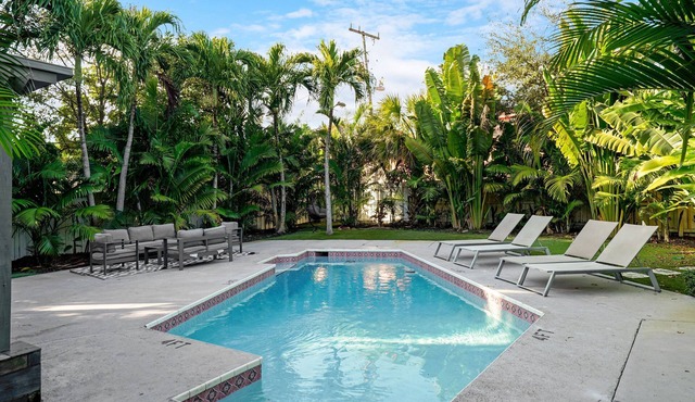 Hollywood Tropical Retreat