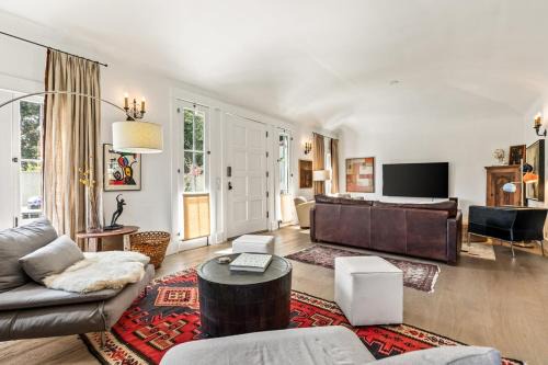 Hollywood Villa 3BR All Ensuite Gated Parking