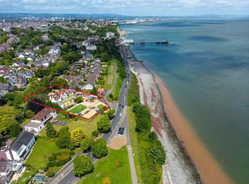 Holm House - Stylish Coastal Suites - Silures Bar & Restaurant On-site