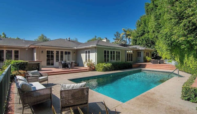 Holmby Hills 6 Bedroom Villa with Pool