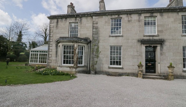 HOLMERE BANK, pet friendly, with open fire in Carnforth