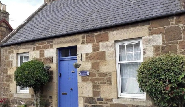 Holmlea Cottage, a sweet and charming getaway in a picturesque Fife village.