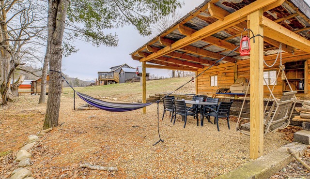 Holston River Hideaway: Cozy Cabin in Damascus!