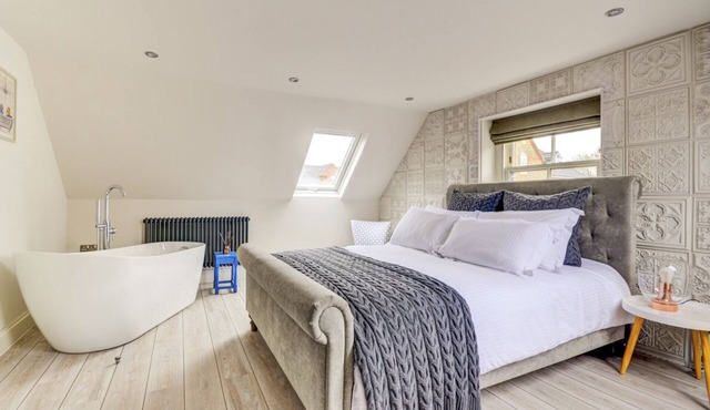 Holt Hideaway - One Bedroom Villa, Sleeps 2