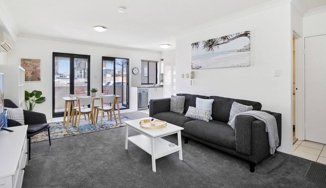 HOLT1 - Crows Nest -Holtermann Street