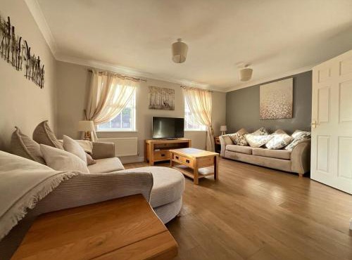 Holthart Town-House, Great for Groups, Families, Pets & Contractors