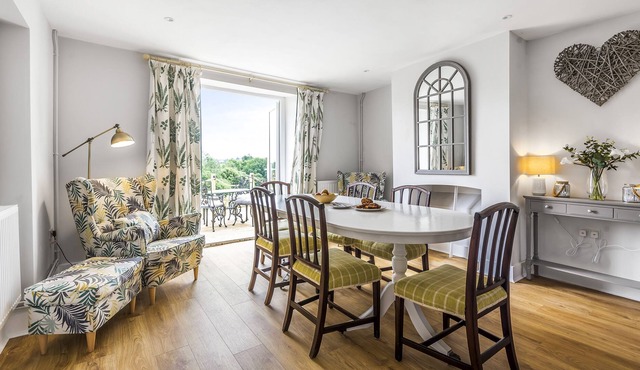 Holway Cottage -Former farm cottage full of charm with stylish furnishings