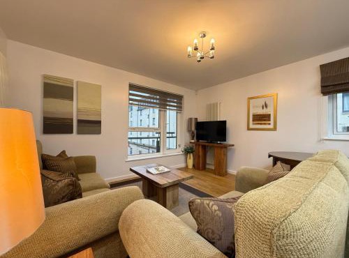 Holyrood Apartment with parking & lift access