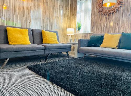 Holywell Apartment - Luxury One Bedroom Apartment