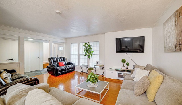 Home 1 Mi to UC Riverside: Families Welcome!