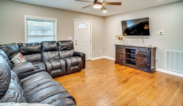 Home 14 Mi to Highpoint Health w/Fenced Yard!