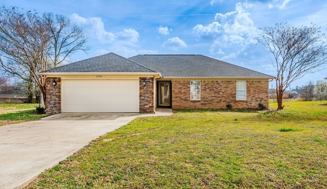 Home 3 bedroom sleeps 8 · Airport · I-65 · Toyota