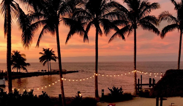 🌸Home (#4) ”A WAVE💦 FROM IT ALL” (Partial Ocean View -approximately 150 ft from beach entrance)🌸