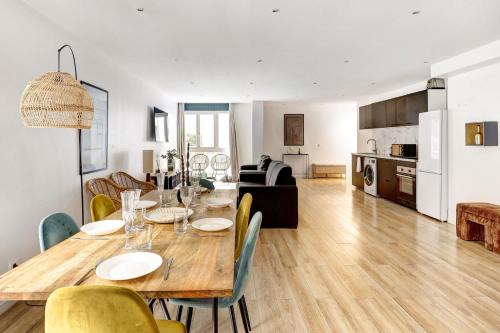 Home 4-Bedroom by Buttes Chaumont - 12 Guests