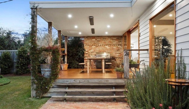 Home 400m from the beach!