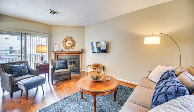 Home 5 Mi to Colonial Pkwy, 11 Mi to Busch Gardens