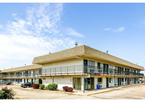 Home 6 by Townhouse Topeka KS I 70
