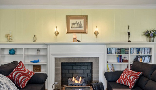 Home adjacent to Country Club, near Hospitals, Park, College and shopping.
