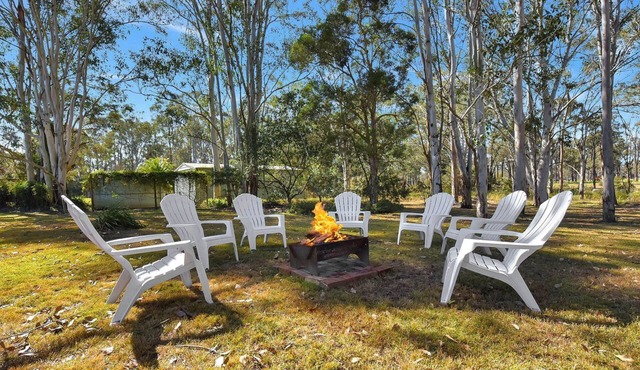 Home Among the Gum Trees - Lovedale. Central to wineries and wedding venues