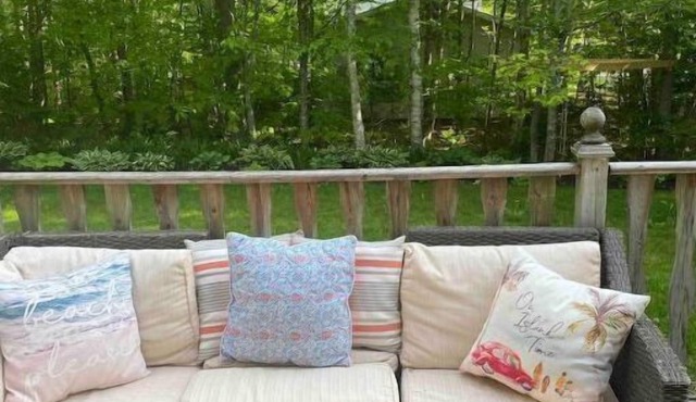 Home amongst the trees-3 bed/3 bath modern stay!