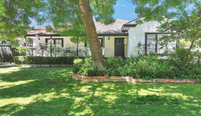 Home at Haverfield - 4BRM family escape in Echuca. Swim spa and kids play area!