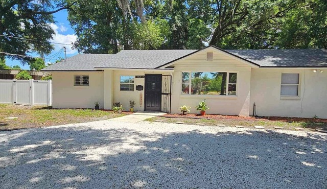 HOME AT MAMA'S, NEAR DOWNTOWN JACKSONVILLE FLORIDA