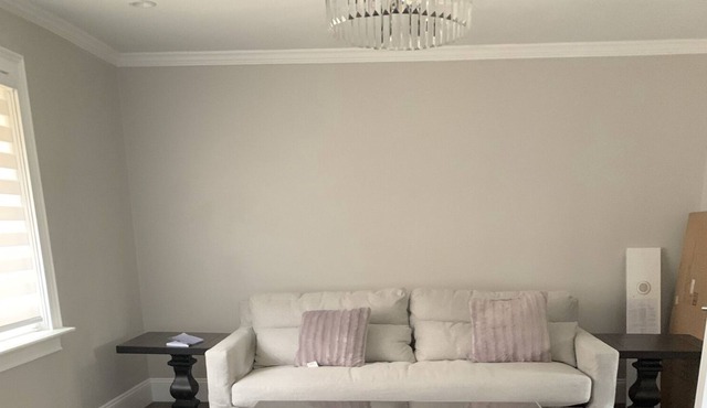 Home away from home. Modern aesthetic.Equipped luxury kitchen. Three full baths.