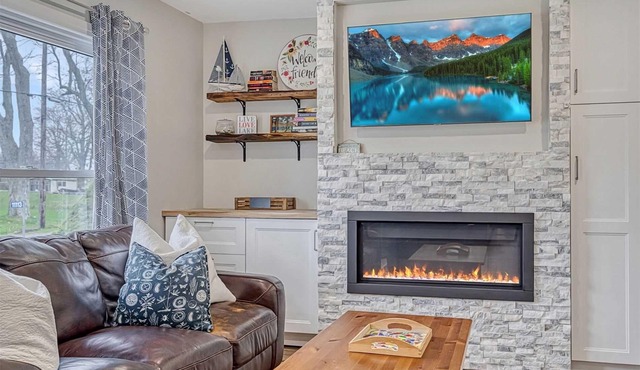 Home away from home by the lake - Cozy Cottage available for a small family.