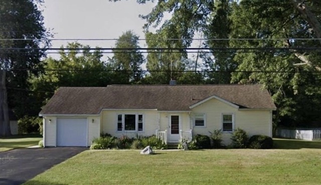 Home away from home, charming ranch within 10 minutes from MSU campus.