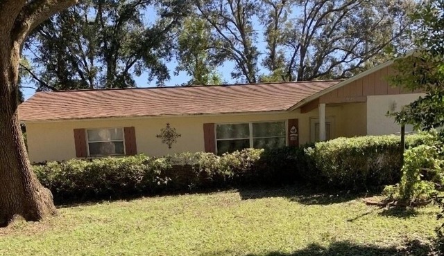 Home away from home feel, comfortable, close to stores, services, activities
