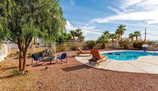 Home Away From Home! Stylish, Pool, Games, Firepit