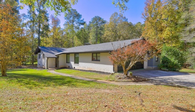 Home away from home minutes from downtown Fayetteville and Pinewood Studios.