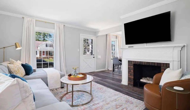 Home Away From Home - Beautiful Yard