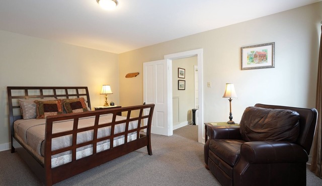 Home away from Home! - 1BR apartment in Maysville