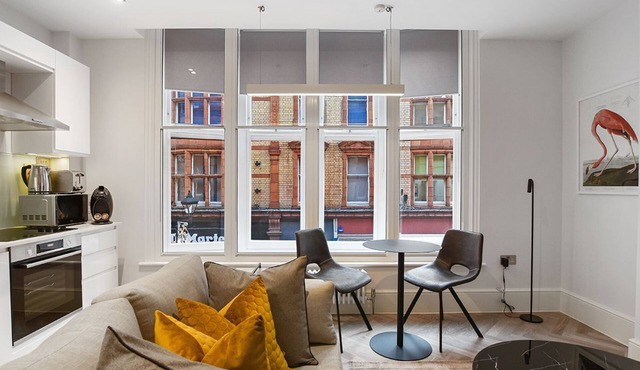 HOME AWAY FROM HOME 2 BEDROOM IN READING