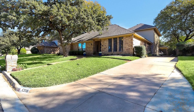Home away from Home, 2 master suites, pool, Family Friendly