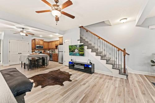 Home Away from Home 3 Close to KCI Airport, Weston