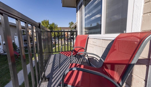 Home away from home 5 min away From away from dt cozy full townhome pet friendly