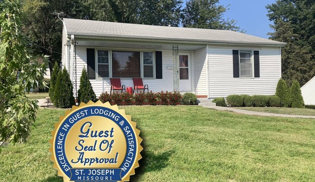 Home Away From Home! Clean & Comfy 2-bedroom Home