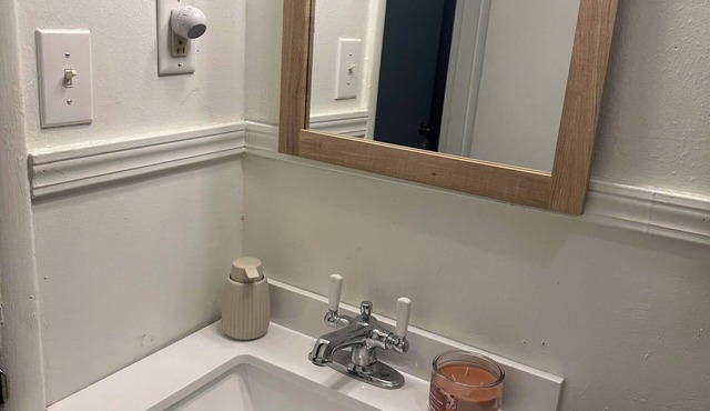 Home Away From Home - Charming 3-bedroom house with AC and WiFi in Decatur