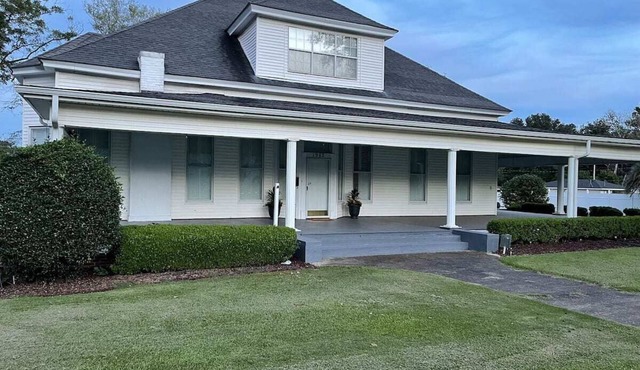 Home away from home Classic 4BR 2.5BR