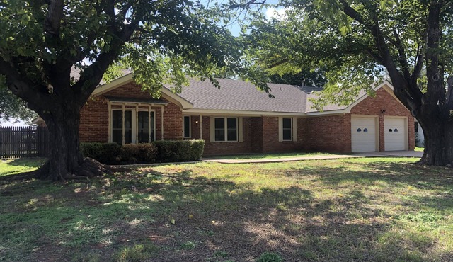Home Away From Home- Close to Dyess & Mall