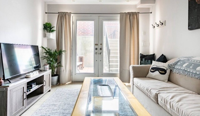 Home away from home in Torontos east end!