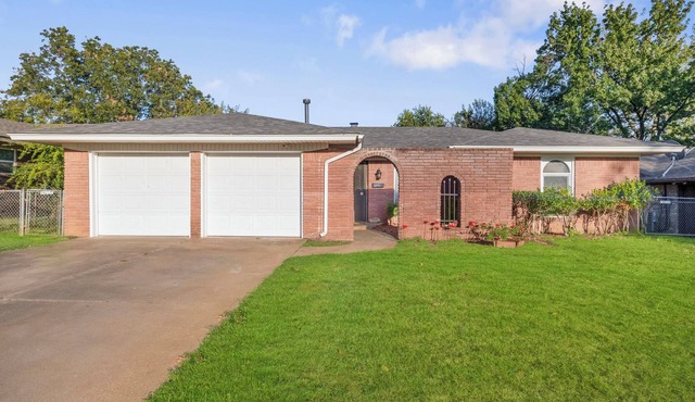 Home away from home in Shawnee, 3 bed, 2 bath and full of charm!