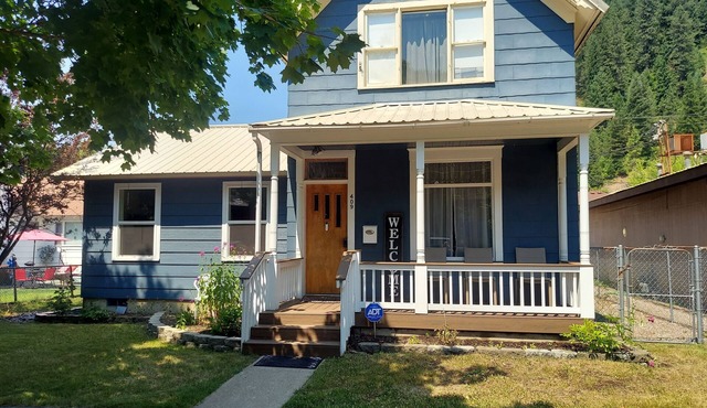 Home Away from Home in Wallace