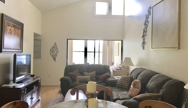 Home away from Home Luxury 2 bed/2bath Country Club Condo