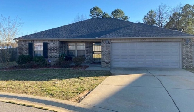 Home Away From Home Master Bedroom - Right Off I-30